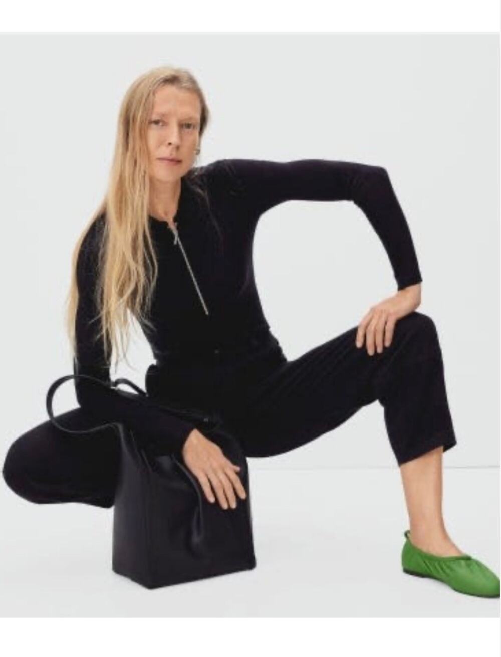 EVERLANE The Scrunch Flat in Nappa Leather